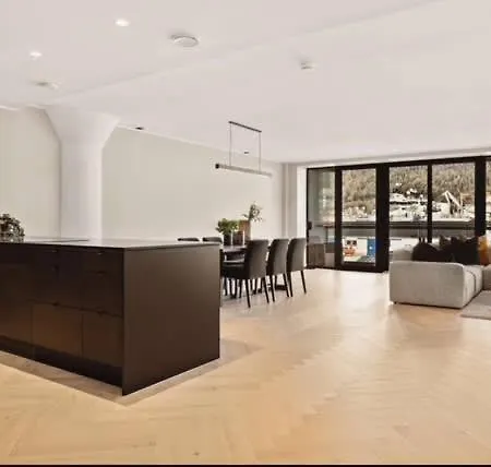 High End 2br - Balcony - Harbour View *