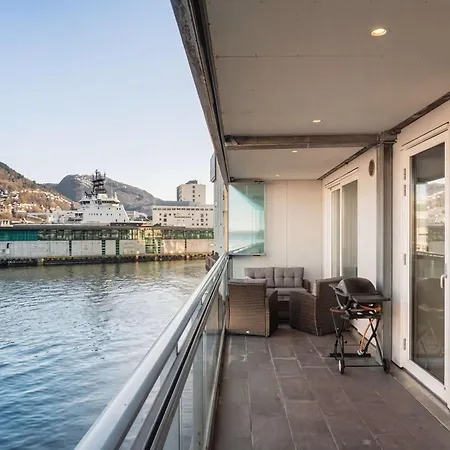 High End 2br - Balcony - Harbour View