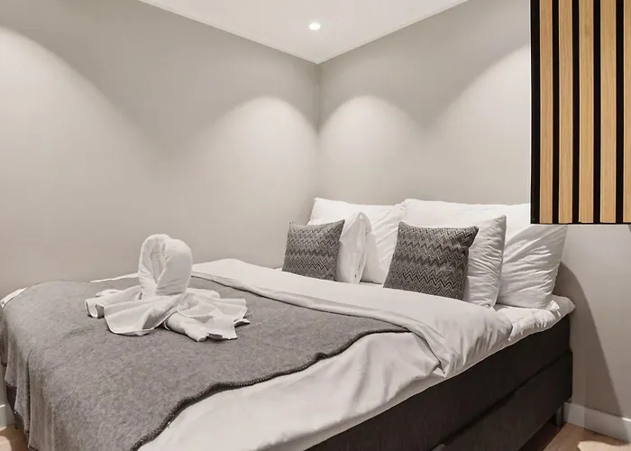 High End 2br - Balcony - Harbour View *